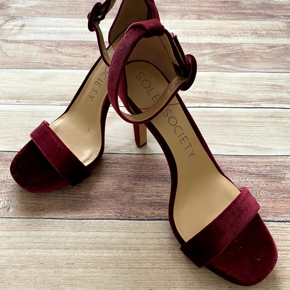 Women's Sole Society So-Emelia Red Velvet Ankle Strap Heel | 8M